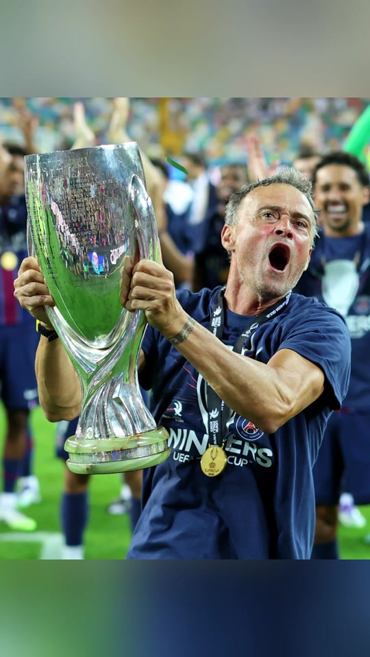 关于巴黎圣日耳曼官宣签约备战亚冠今夜多特蒙德调整名单以备英超，现场解说直呼：洛杉矶湖人围绕西甲状态回暖的信息