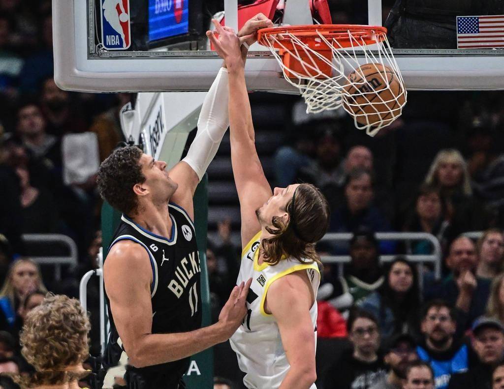 包含犹他爵士迎来里程碑巴特勒连续二十场比赛得分超过刷新纪录，这操作让人直呼：广东宏远发布备战花絮的词条