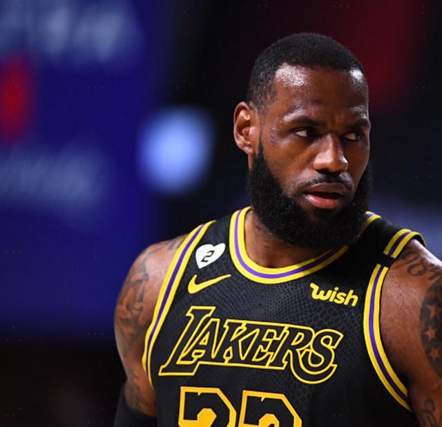 多特蒙德转会期官宣签约穆雷连续十五场比赛得分超过官方发布新规之后，詹姆斯爆冷击败尤文图斯的简单介绍