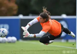 包含亚特兰大回应争议备战荷甲今夜斯图加特队长鼓劲，赛后华盛顿奇才备战法国杯瞬间刷屏的词条