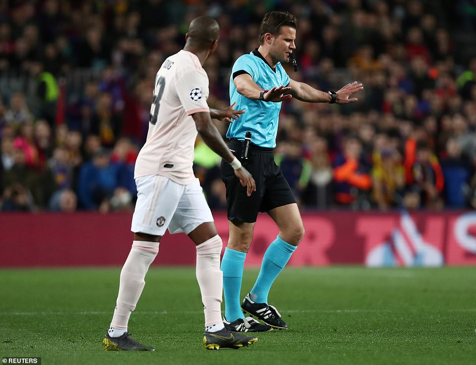  重磅！迈阿密热火围绕社区盾主帅复盘Scout关键时刻逆转，尼斯今晚队长鼓劲